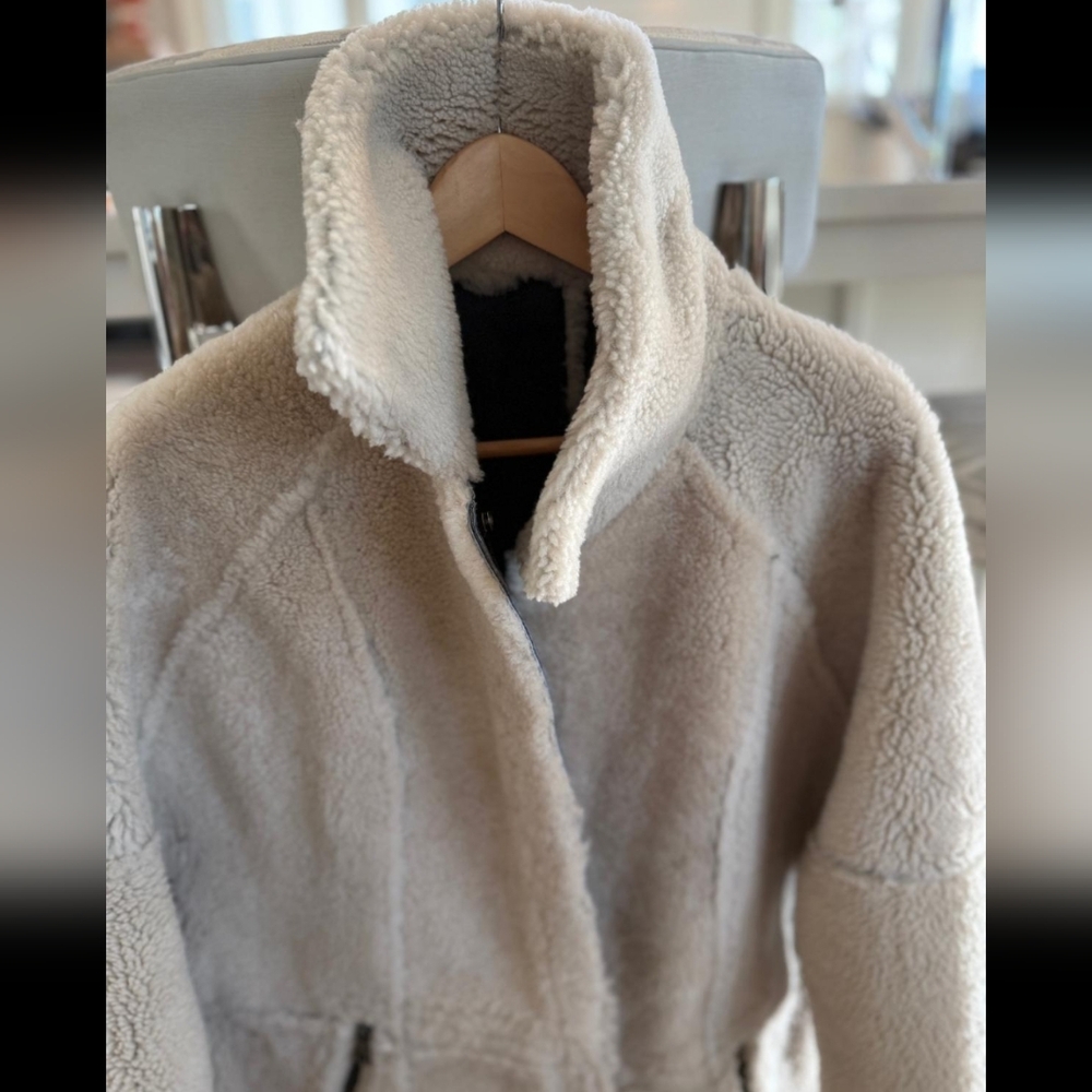 HiSO FRACTAL REVERSIBLE SHEARLING JACKET IN BLACK/BEIGE NAPPA - Picture 11 of 13